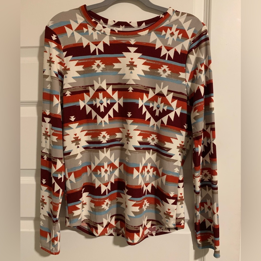 NWOT Women’s No Boundaries Long Sleeve Top